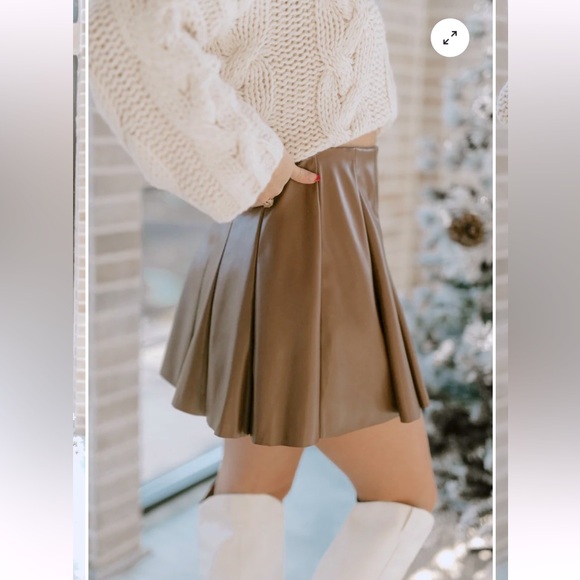 Baby Pink Sleek Edges Tan Taupe Faux Leather Pleated Mini Skirt Skort NWT - Picture 2 of 9
